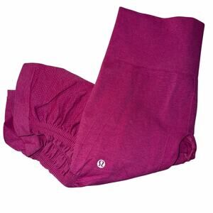Lululemon Seamless High-Rise Leggings Women’s Size 6 Magenta Berry Cropped